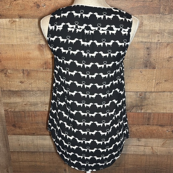 🌻ModCloth Weenie Dog Heart Black and White Blouse size XS - Picture 5 of 9